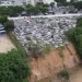 Túmulos de cemitério ficam à beira de precipício após fortes chuvas em Linhares, no ES