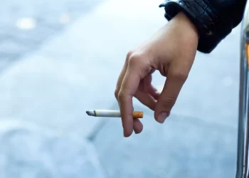 novo estudo revela variantes genéticas que predispõem ao vício de Álcool e cigarro