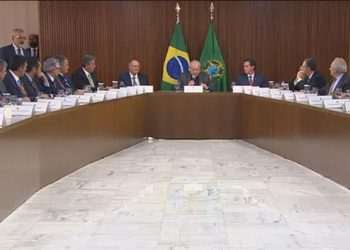 Lula se reúne com governadores após atos terroristas no DF