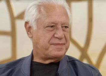 Antonio Fagundes barra atrasados em peça, e polícia é acionada para conter tumulto.
