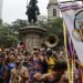 Blocos de carnaval tomam ruas do centro do Rio neste domingo
