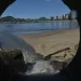 Prefeitura de Vitória vai multar a Cesan por despejo de esgoto na Praia da Guarderia
