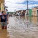 Rompimento de barragem provoca inundações e alagamento no Ceará