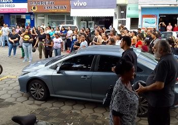 Professores da rede municipal de Montanha fazem manifestação por melhores condições de ensino