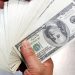 Dólar cai para R$ 4,77 e fecha no menor valor em mais de um ano