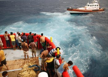 Mais de 11 mil crianças sozinhas atravessaram rota do Mediterrâneo