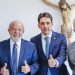 Lula dá posse a três ministros e cria ministério para pequena empresa