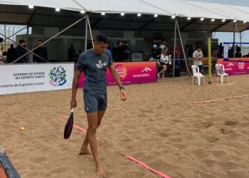 Primeiro dia do ArcelorMittal Beach Tennis Open agita Praia de Camburi, em Vitória