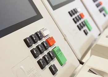 TSE inicia distribuição de novas urnas eletrônicas para as Eleições 2024