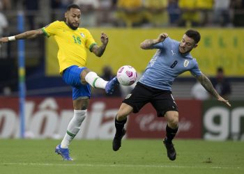 Tentando retomar vitórias, Brasil enfrenta Uruguai em Montevidéu