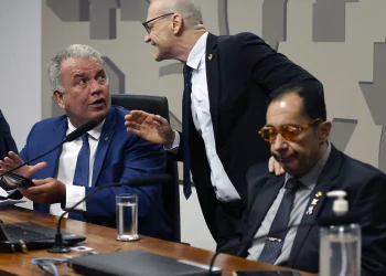 Pedido de vista adia votação de PL sobre população LGBT encarcerada