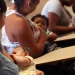 Desigualdades de gênero e raça sobrecarregam mulheres no cuidar