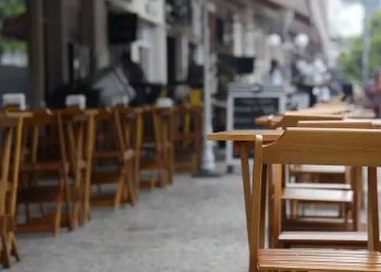 Pesquisa mostra que 35% de bares e restaurantes pretendem contratar