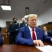 Juiz multa Trump e ameaça prendê-lo por desacato em julgamento
