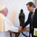 Haddad presenteia papa Francisco com cuia de chimarrão