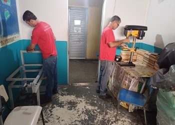 Unidade prisional de São Mateus produz vassouras e escovas ecológicas com garrafas pets