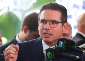 Motta pauta derrubar IOF; Senado vota aumentar número de deputados