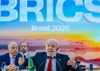 Adiar reforma na ONU torna mundo mais perigoso, diz Lula no Brics