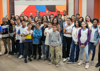 Alunos de Conceição da Barra visitam Fundação Carmélia