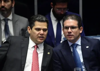 Tarifaço: Congresso pede diálogo nos campos comercial e diplomático