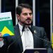 Marcos do Val contraria ordem do STF e viaja para os Estados Unidos