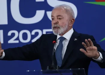 Lula diz que Brics seguirá discutindo alternativas ao dólar
