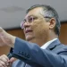 Dino dá 10 dias para Motta explicar trâmite do PL sobre adultização