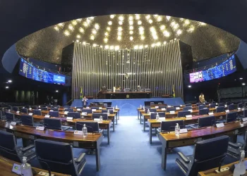 Oposição desocupa Senado sem acordo para impeachment de Moraes