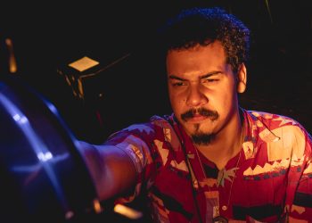 São Mateus recebe oficinas gratuitas de iluminação cênica para fortalecer cena teatral
