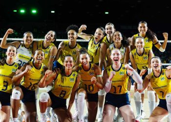 Brasil vira contra a França e mantém 100% no Mundial de Vôlei Feminino