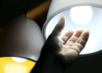 Gratuidade em conta de luz para baixa renda vai à sanção presidencial
