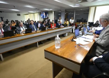 Comissão do Senado aprova isenção do IR para quem ganha até R$ 5 mil