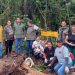 Voluntários participam de ação de limpeza no Parque Estadual de Itaúnas