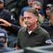 Bolsonaro teve pré-síncope, vômitos e queda de pressão, diz defesa