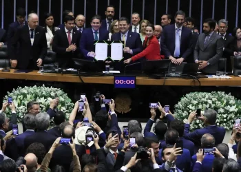 Congresso promulga PEC que muda regras para pagamento dos precatórios