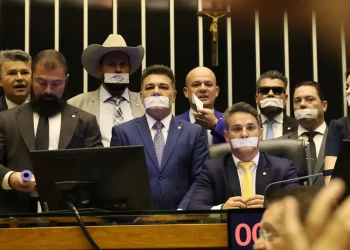 Conselho de Ética abre processo contra deputados envolvidos em motim