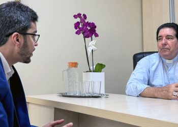 Prefeito Marcos Coutinho faz visita institucional ao Bispo Dom Paulo Del Bosi e discute ações sociais e o projeto “Natal das Famílias”