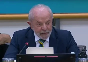 Lula diz que gestor que deixa obra parada deve ser preso