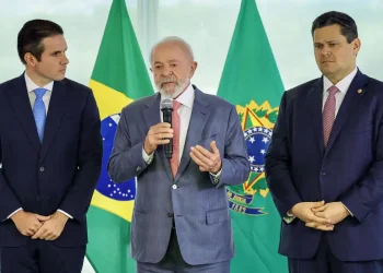 Lula discute pautas do governo em encontro com Motta e Alcolumbre