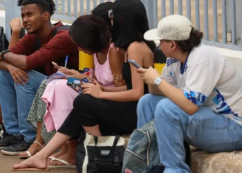 Pesquisa indica mulheres jovens mais progressistas que homens