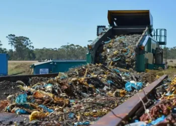 TCE-ES lança painel que expõe baixa reciclagem no Estado: apenas 0,80% do lixo é recuperado