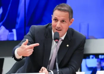 Derrite recua e diz que competências da PF serão mantidas em projeto