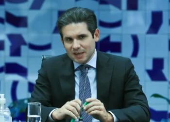 Motta mantém votação do PL Antifacção mesmo com críticas do governo