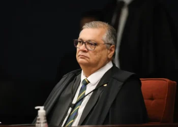 Dino suspende trecho de PL que libera emendas do orçamento secreto