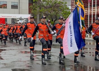 Corpo de Bombeiros do ES completa 113 anos com entrega de viaturas e formatura de novos militares