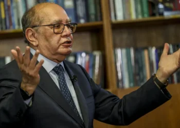 Gilmar Mendes suspende parte de decisão sobre impeachment de ministros