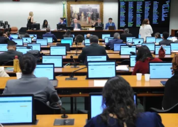 CCJ da Câmara aprova cassação de Carla Zambelli