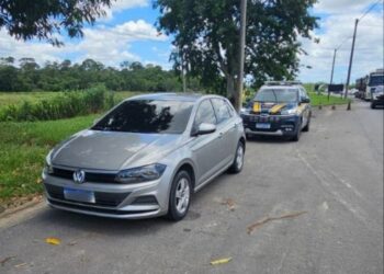 PRF recupera veículo clonado com registro de roubo na BR-101, em Linhares