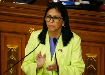 “Basta de ordens de Washington”, diz presidente interina da Venezuela