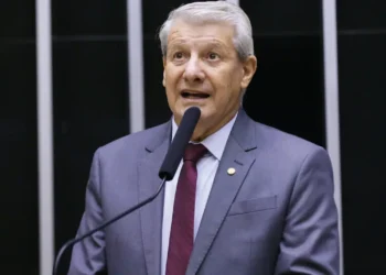 Paulo Foletto anuncia que não disputará reeleição em 2026 e se retira da vida eleitoral